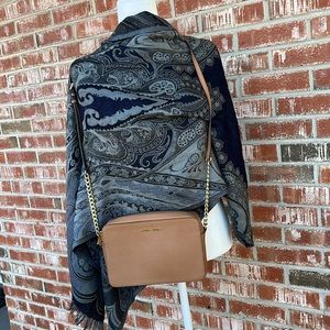 Michael Kors purse- like new condition